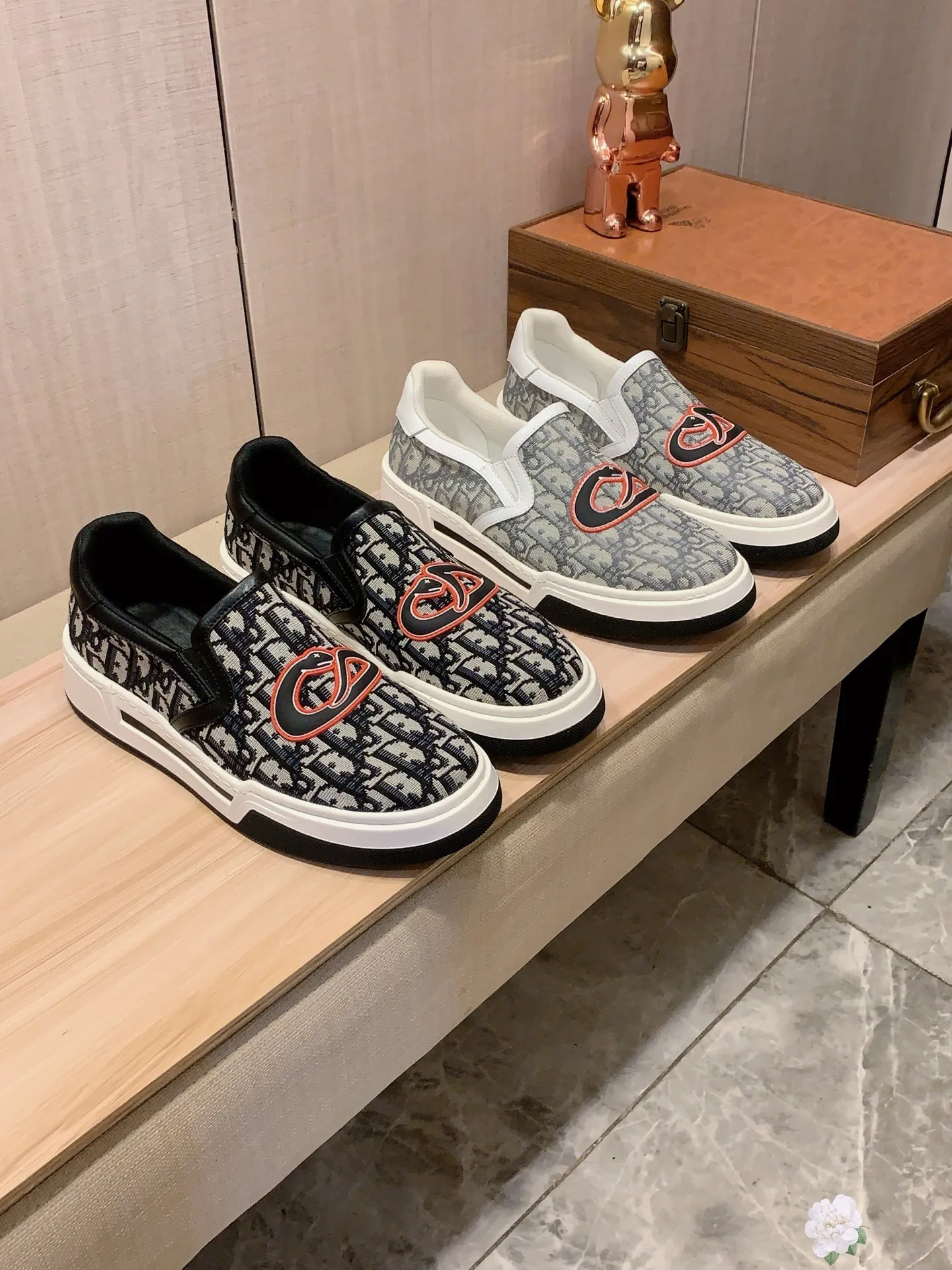 Men's men's shoes💰400💰💰🎩🎩[Lightning][Lightning] "Dior DIOR*" The latest • popular casual shoes, top brand [seduce] luxury ~ purchasing agency, top ~ quality. [Strong] The upper is made of imported breathable cowhide with fabric material ➕ Breathable sheepskin feet (•) and fine workmanship. The original stylish and stylish soft rubber wear-resistant and non-slip outsole is light and comfortable on the feet. The real thing looks better when photographed in person. Code 111: Code: 38-44, 2️⃣colors selected